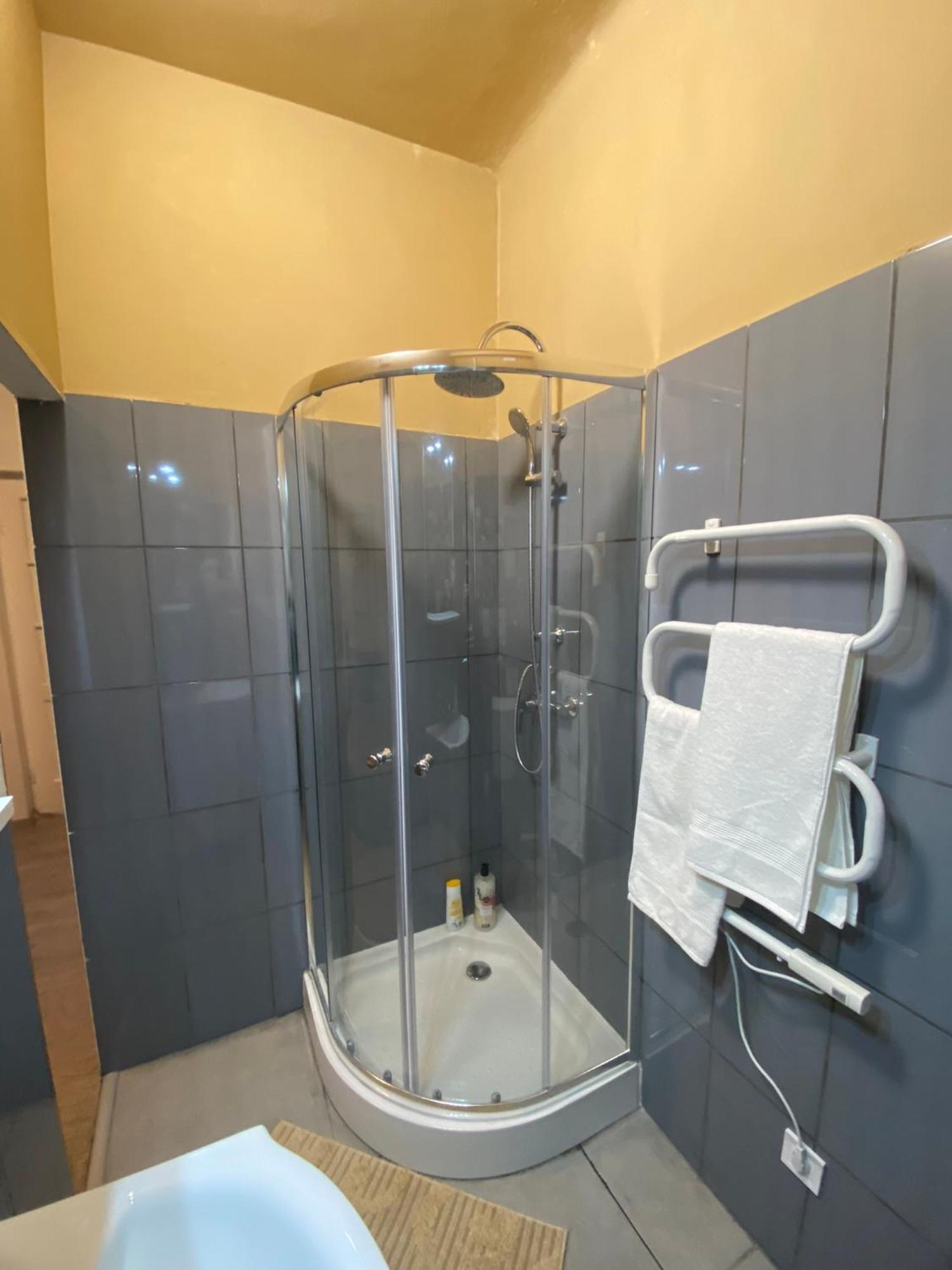 Airport17 B&B Vecsés Eksteriør billede