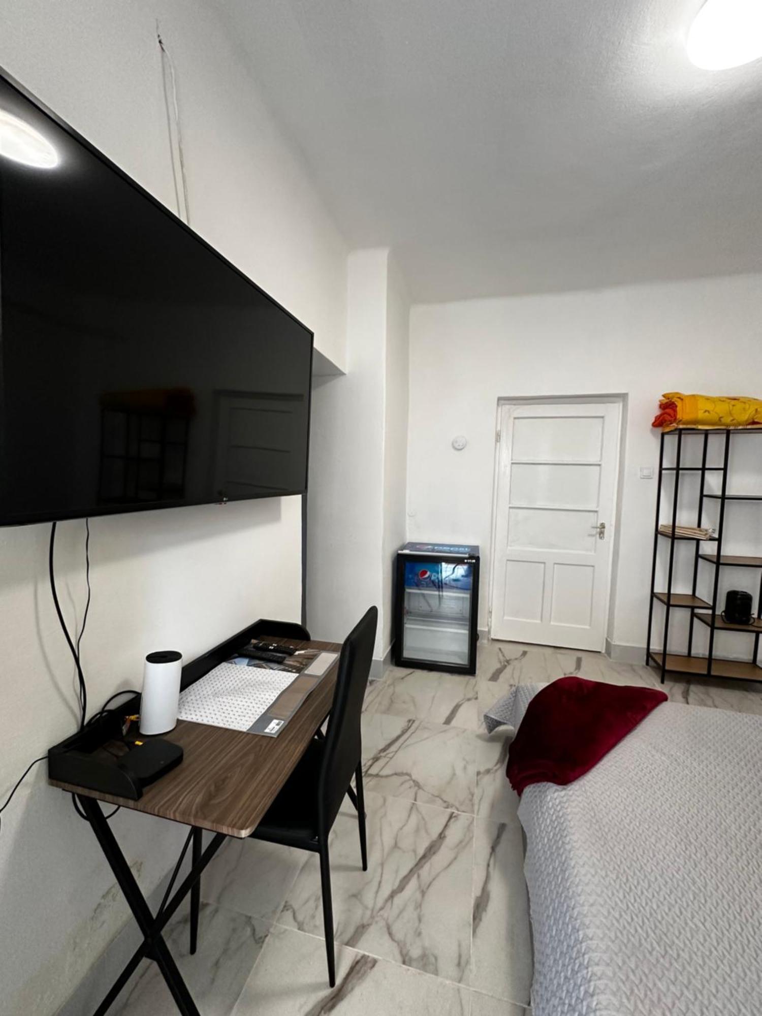 Airport17 B&B Vecsés Eksteriør billede