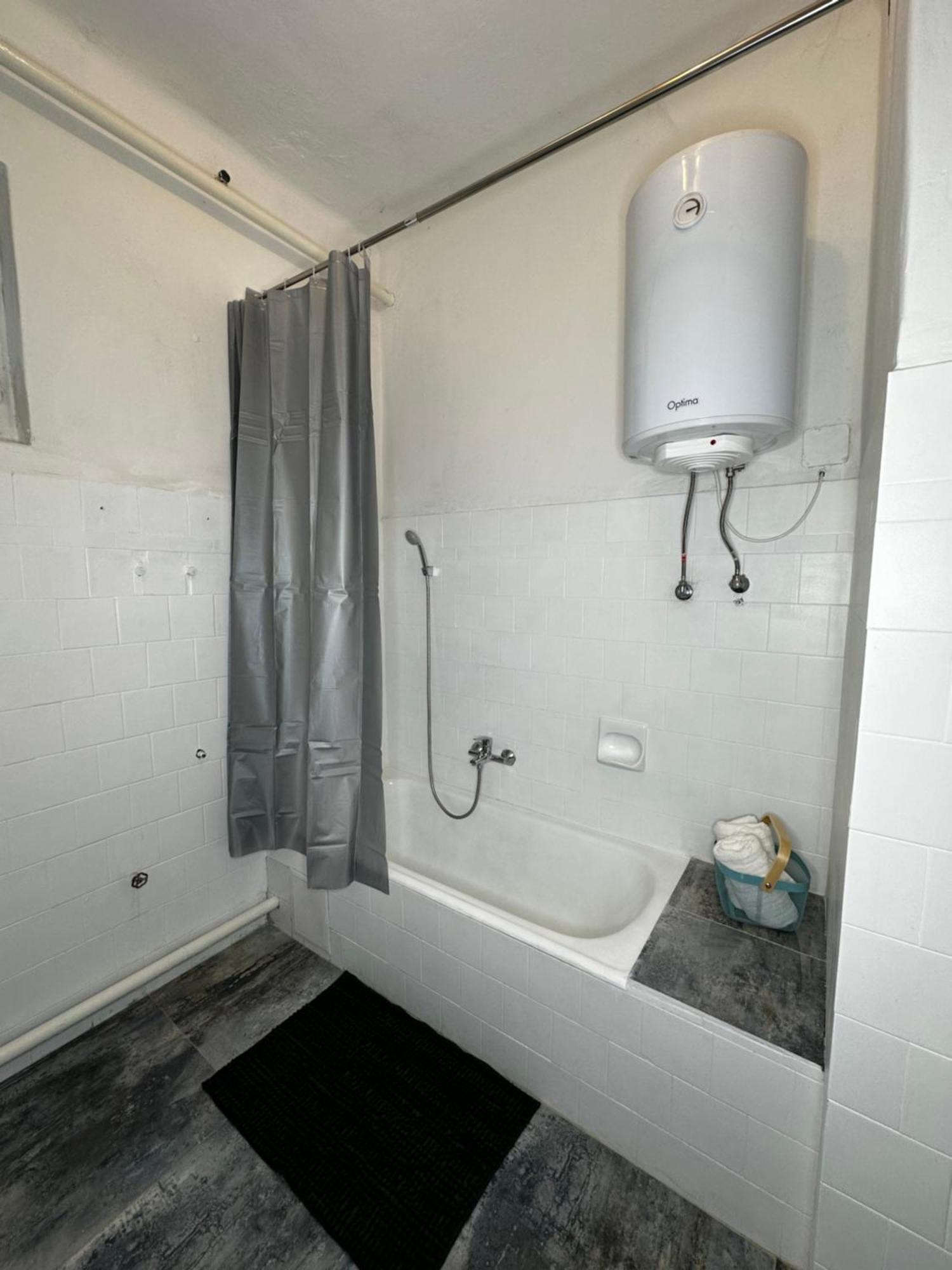 Airport17 B&B Vecsés Eksteriør billede